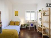 Quarto para alugar em apartamento de 5 quartos em...