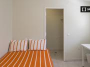 Quarto para alugar em apartamento de 5 quartos em...