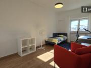 Quarto para alugar em apartamento de 5 quartos em Lisboa