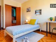 Quarto para alugar em apartamento de 5 quartos em...