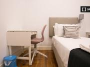 Quarto para alugar em apartamento de 5 quartos em Santo...