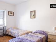 Quarto para alugar em apartamento de 6 quartos, Avenidas...