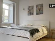 Quarto para alugar em apartamento de 6 quartos em...