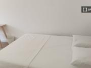 Quarto para alugar em apartamento de 6 quartos em...