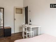 Quarto para alugar em apartamento de 6 quartos em Campo...