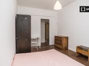 Quarto para alugar em apartamento de 6 quartos em Campo...