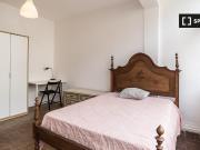 Quarto para alugar em apartamento de 6 quartos em Campo...