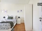 Quarto para alugar em apartamento de 6 quartos em Lisboa
