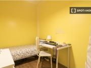 Quarto para alugar em apartamento de 6 quartos no...