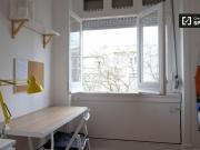 Quarto para alugar em apartamento de 8 quartos em...