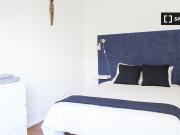 Quarto para alugar em apartamento de 8 quartos em...