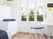 Quarto para alugar em apartamento de 8 quartos em...