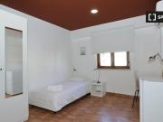 Quarto em apartamento compartilhado com 8 quartos em Lisboa