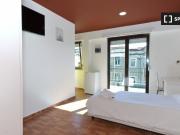 Quarto para alugar em apartamento de 8 quartos em Lisboa Quarto para alugar em apartamento de 8 quartos em Lisboa