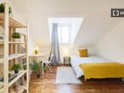 Quarto para alugar em apartamento de 9 quartos na...