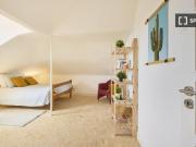 Quarto para alugar em apartamento de 9 quartos na... Quarto para alugar em apartamento de 9 quartos na...