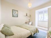 Quarto para alugar em apartamento partilhado de 9...