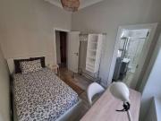 Quarto disponível para alugar em apartamento...