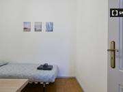 Quarto para alugar em apartamento T4 na Pena, Lisboa