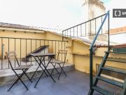 Quarto para alugar em apartamento T6 na Pena, Lisboa
