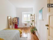 Quarto para alugar em apartamento T8 em Alvalade, Lisboa