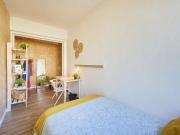 Quarto para alugar em apartamento T8 em Alvalade, Lisboa