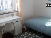 Quarto para alugar em casa com 12 quartos, Parede, Lisboa