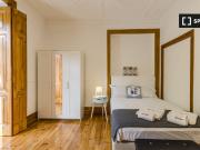 Quarto para alugar em residência com 5 quartos no centro...