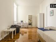 Quarto para alugar em residência de 10 quartos na Av....