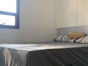 Quarto top c/banheiro exclusivo em apto à 100 mts Beira Mar