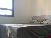 Quarto top c/banheiro exclusivo em apto à 100 mts Beira Mar