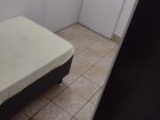 Quartos individuais, cozinha e banheiros compartilhados