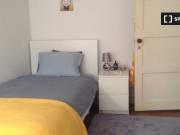 Quartos para alugar em apartamento de 5 quartos em...