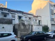 Quatro Moradias para Investimento nas Avenidas Novas