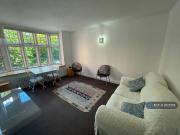 Queen Court, London, WC1N 1 bed flat to rent £2,500 pcm...