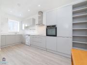 queens parade, london, n11 two bedroom flat to rent...