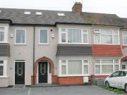 Queens Park Road, Romford RM3, 4 bed terraced house to...