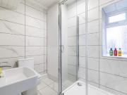 Queens Road, Leeds LS6, 5 bedroom terraced house to rent...