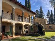 Questa splendida proprietà di 527 mq si estende su due...
