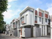 Quezon City: 2 Storey Gated Home with 3 Bedrooms & 1 Car...