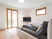 Quiet & amazing suite perfectly situated between lake...