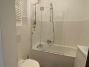 Quiet and green terraced apartment with underground...