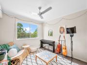 Quiet and tidy complex. Modern 3 bedroom townhouse