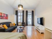 Quiet and wonderful home with balcony at Warschauer Straße