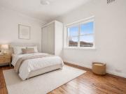 Quiet Art Deco Apartment with Sunroom & District Views...