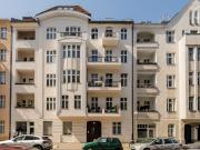 Quiet & bright 1 bedroom apartment with balcony in...