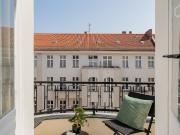 Quiet & bright 1 bedroom apartment with balcony in...