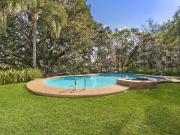 Quiet Courtyard 1 Bedroom Apartment
