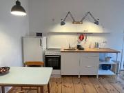 Quiet flat with Berlin charm and balcony in the middle...