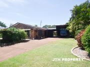 QUIET LAKESIDE LIVING CLOSE TO THE BEACH!